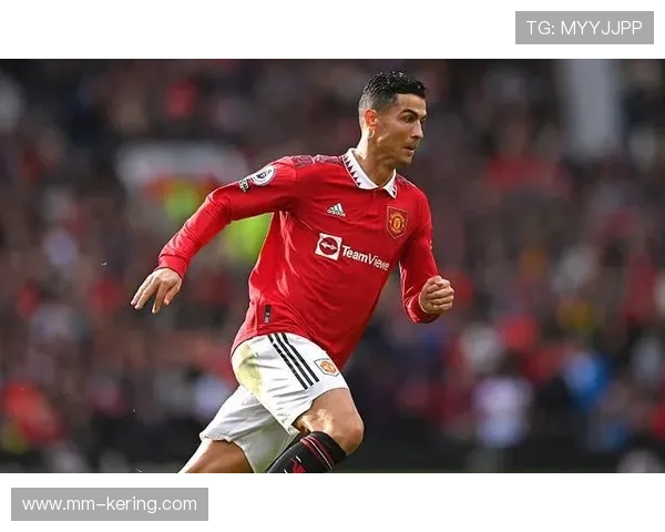 C罗再度梅开二度，曼联轻松4-1击败热刺，回归巅峰